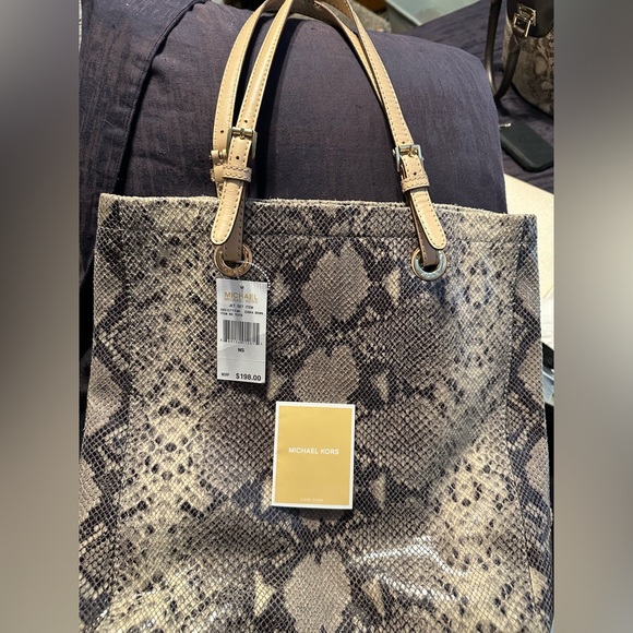 Michael Kors purse/handbag - Picture 4 of 6